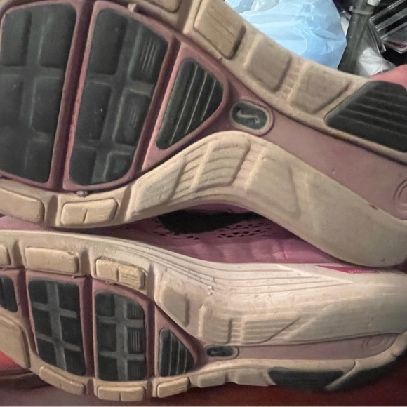 NIKE pink Luna run glide 5 sneakers Sz 9.5 Women’s Runners - Picture 6 of 7